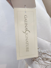 Load image into Gallery viewer, WEDDING / PROM / BRIDESMAID DRESS IN IVORY