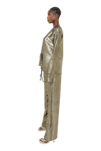 Load image into Gallery viewer, COUCOO KAFNI WRAP SHIRT IN PLATINUM PINK / EVERGREEN / GRAZEDGOLD / BURNISHED BOULDER