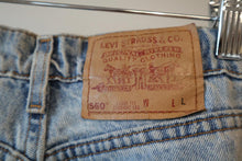 Load image into Gallery viewer, LEVI&#39;S LOOSE FIT, STRAIGHT LEG VINTAGE JEANS

