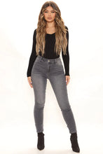 Load image into Gallery viewer, FASHION NOVA JESSICA SKINNY JEANS IN GREY
