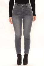 Load image into Gallery viewer, FASHION NOVA JESSICA SKINNY JEANS IN GREY
