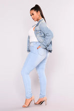 Load image into Gallery viewer, FASHION NOVA TEMPE DISTRESSED JEANS IN LIGHT WASH
