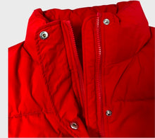 Load image into Gallery viewer, CROPPED PUFFER JACKET IN RED
