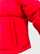 Load image into Gallery viewer, CROPPED PUFFER JACKET IN RED
