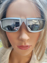 Load image into Gallery viewer, SUNGLASSES
