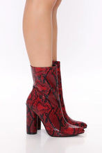 Load image into Gallery viewer, FASHION NOVA MIDNIGHT LOVER BOOTS IN RED
