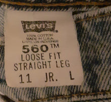Load image into Gallery viewer, LEVI&#39;S LOOSE FIT, STRAIGHT LEG VINTAGE JEANS
