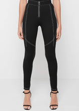 Load image into Gallery viewer, MANIERE DE VOIR &#39;CONTRAST STITCH&#39; LEGGINGS IN BLACK, SIZE 12
