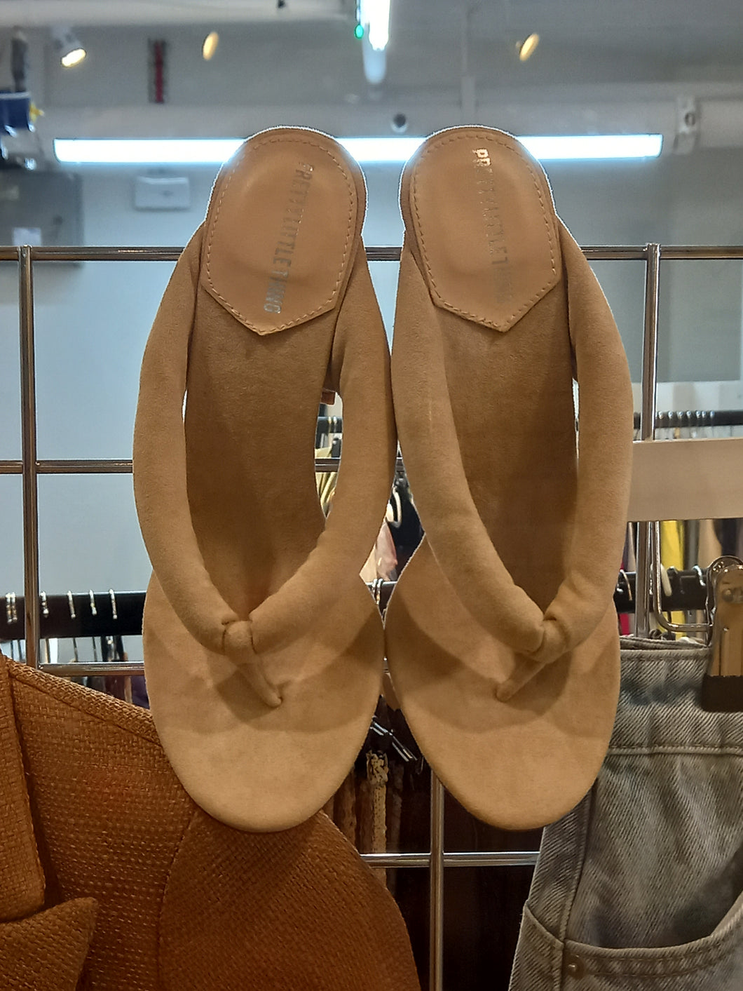 PRETTY LITTLE THING TOE THING MID HEELED MULE SUEDE