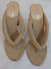 Load image into Gallery viewer, PRETTY LITTLE THING TOE THING MID HEELED MULE SUEDE
