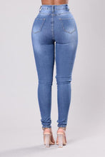 Load image into Gallery viewer, FASHION NOVA &#39;NEEDING SOMETHING&#39; JEANS IN MEDIUM WASH DENIM
