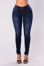 Load image into Gallery viewer, FASHION NOVA WORK THAT BOOTY LIFTING JEANS IN DARK DENIM
