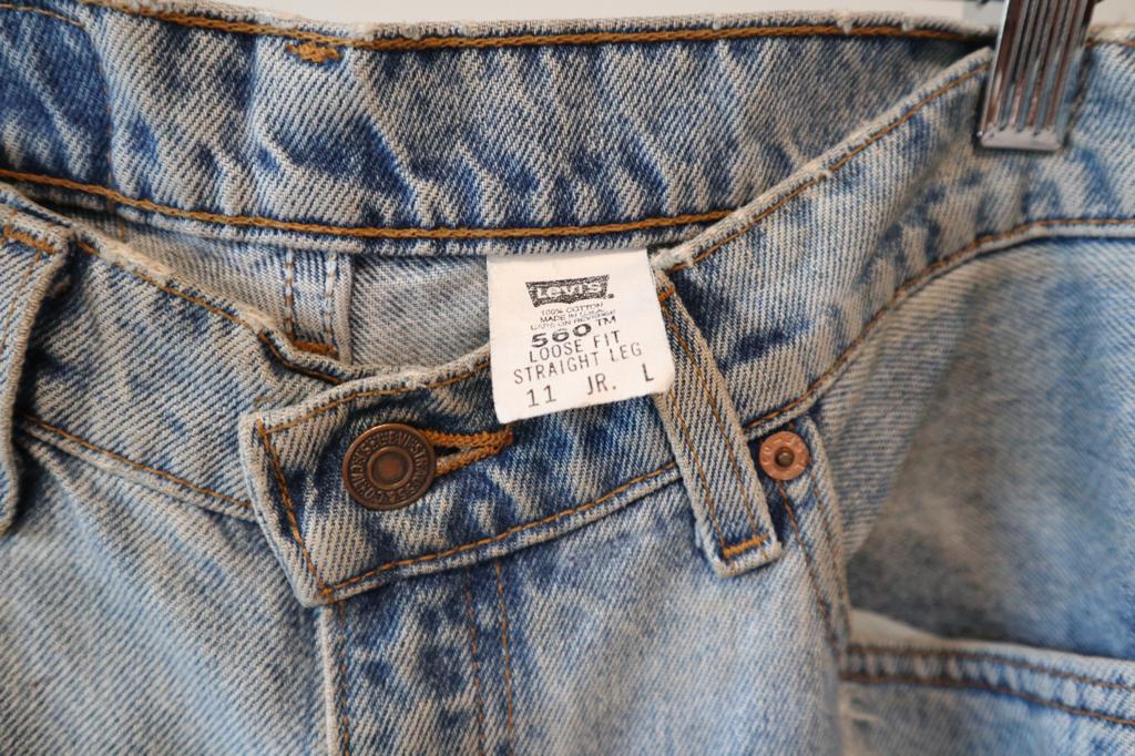 Levi's loose store fit women's jeans