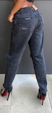 Load image into Gallery viewer, LEVI VINTAGE RIPPED JEANS IN BLACK
