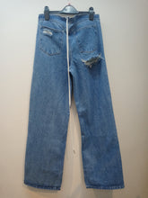 Load image into Gallery viewer, OH POLLY &#39;RISE UP&#39; LOW RISE BOYFRIEND JEANS IN BLUE REGULAR
