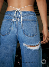Load image into Gallery viewer, OH POLLY &#39;RISE UP&#39; LOW RISE BOYFRIEND JEANS IN BLUE REGULAR
